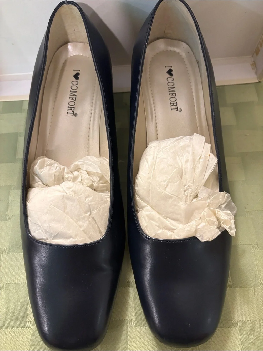 I ♥ Comfort Women's Navy Blue Square-Toe Pumps Size 9W.